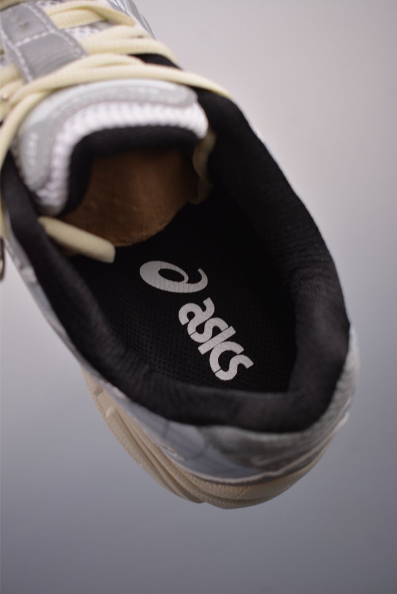 Asics Gel-Kahana Nimbus 10.1 Y2K view
