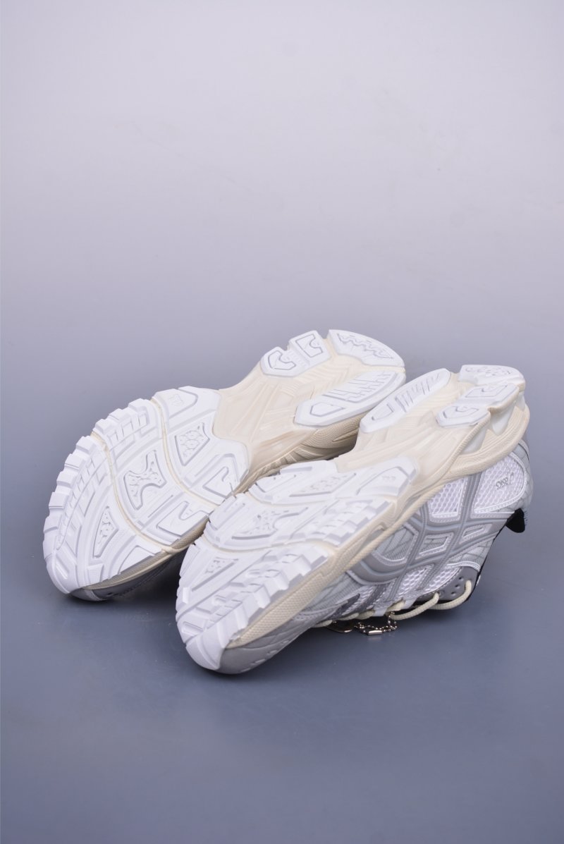 Asics Gel-Kahana Nimbus 10.1 Y2K view