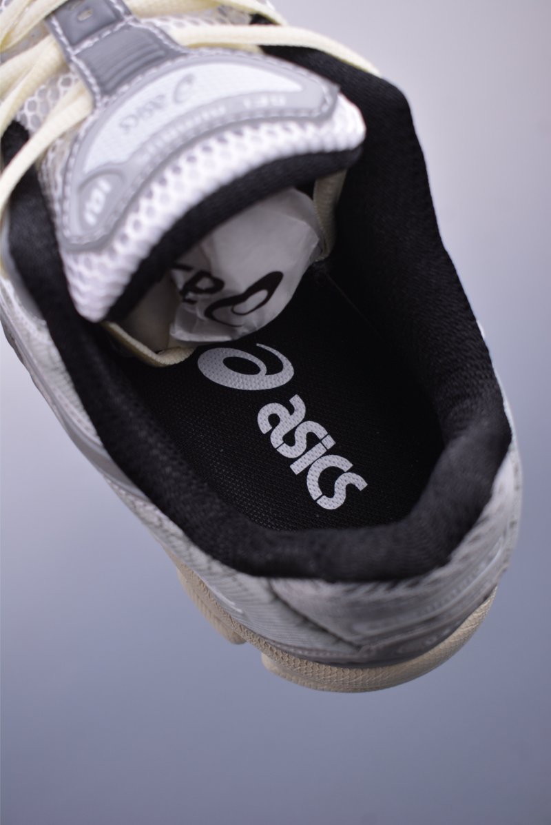 Asics Gel-Kahana Nimbus 10.1 Y2K view