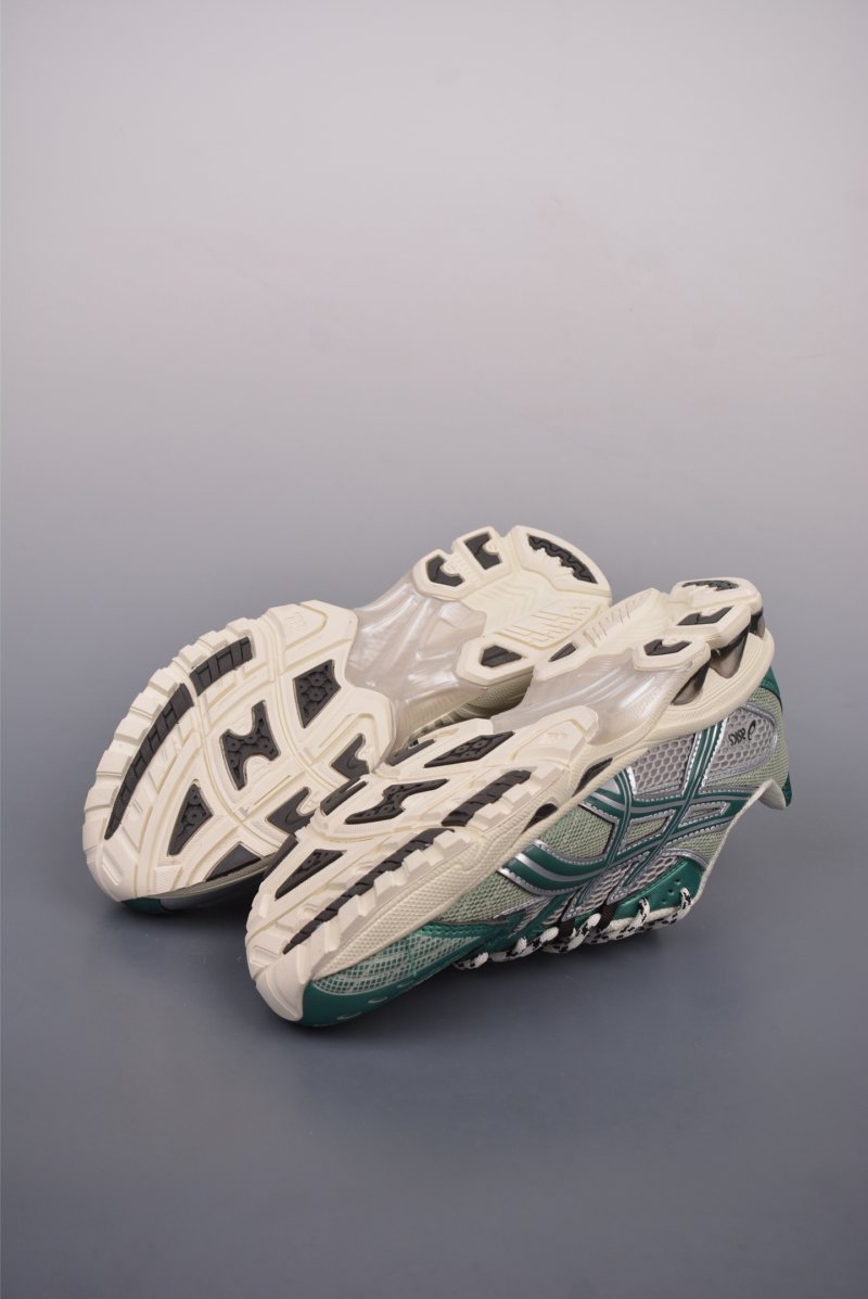Asics Gel-Kahana Nimbus 10.1 Y2K view