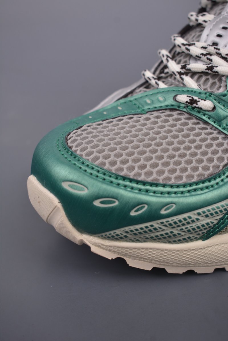 Asics Gel-Kahana Nimbus 10.1 Y2K view