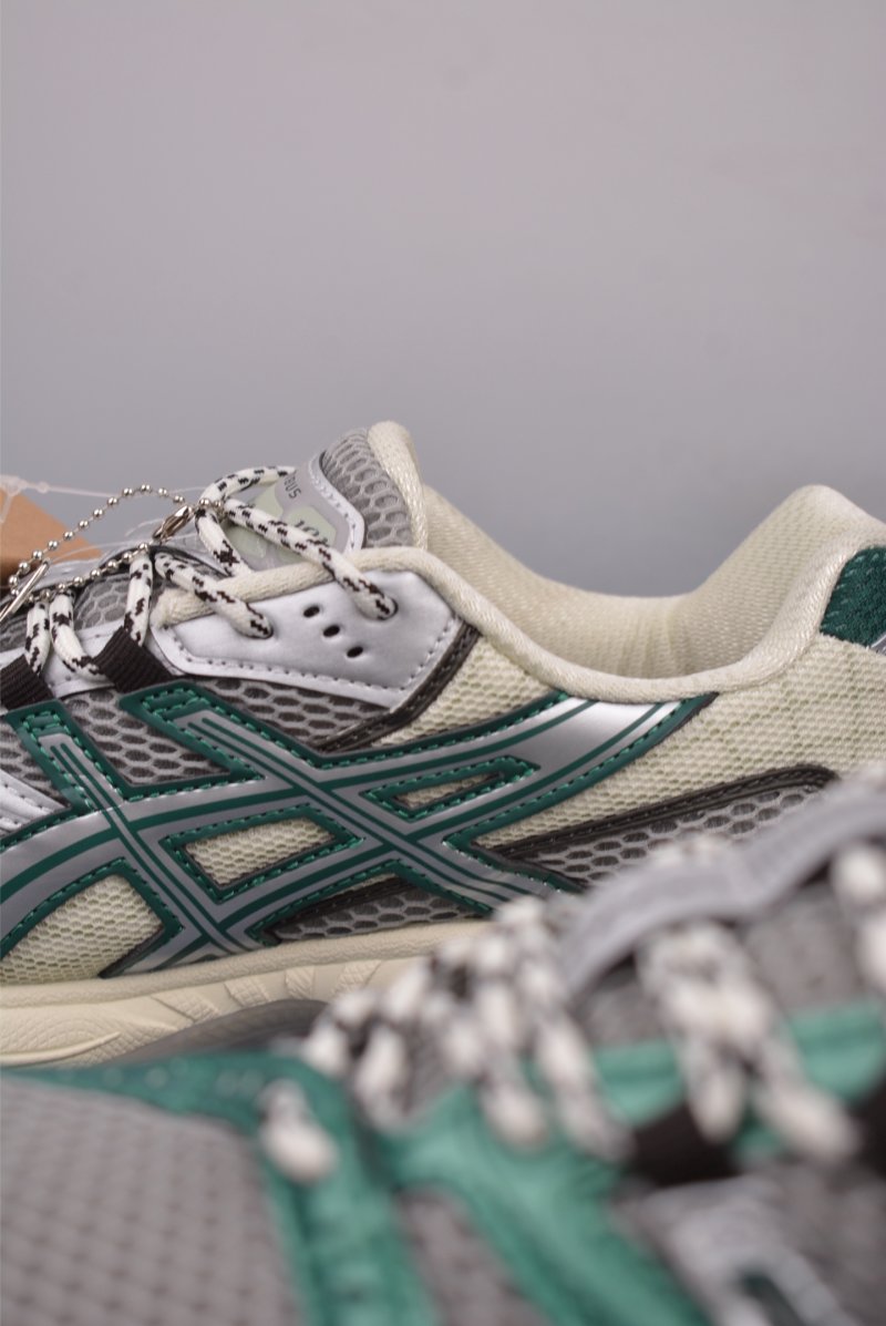 Asics Gel-Kahana Nimbus 10.1 Y2K view