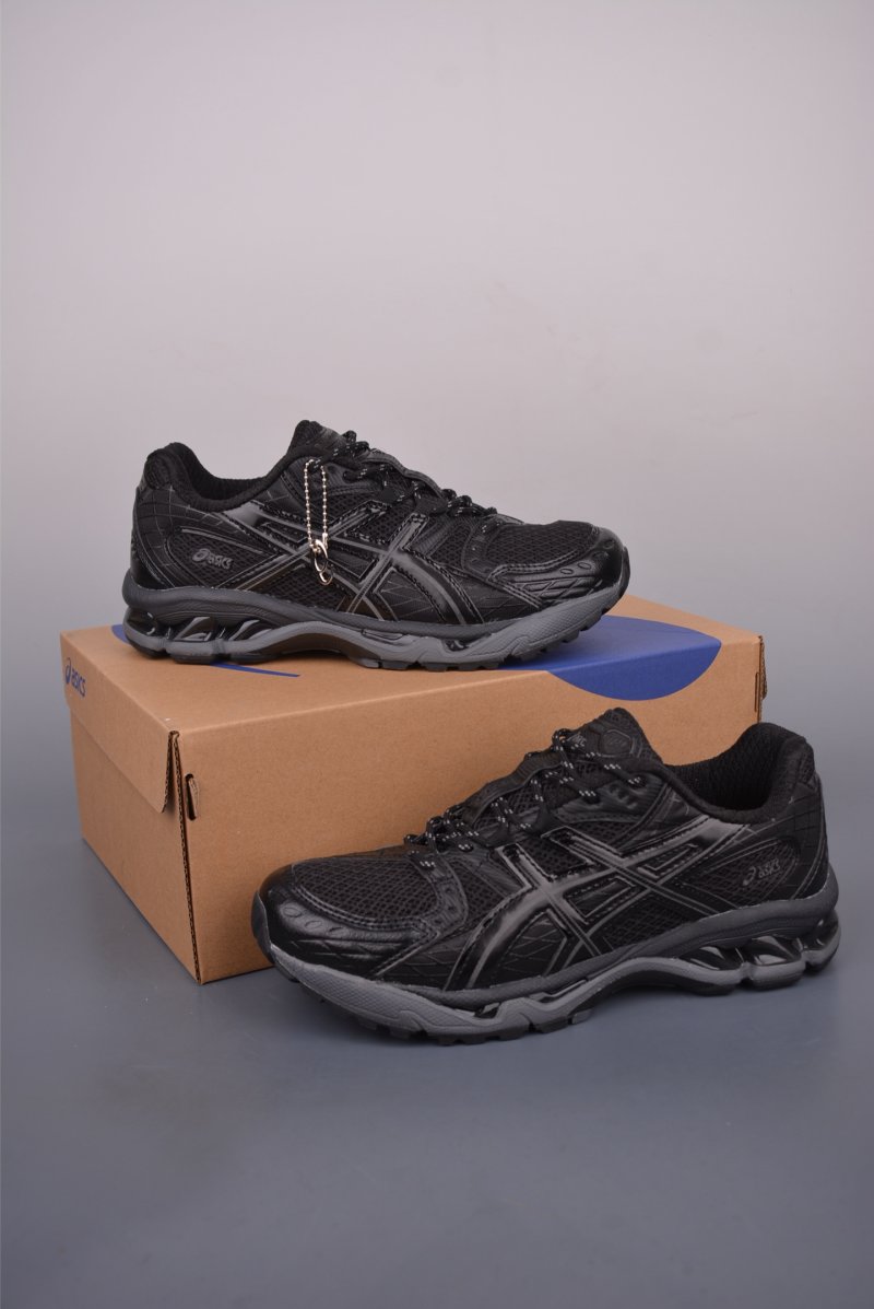 Asics Gel-Kahana Nimbus 10.1 Y2K view