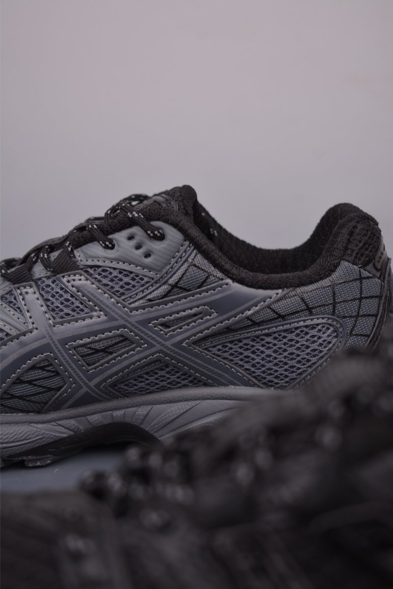 Asics Gel-Kahana Nimbus 10.1 Y2K view