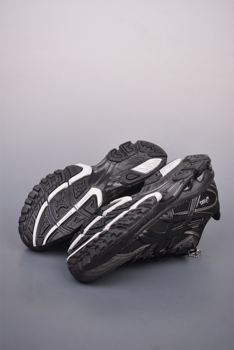 Asics Gel-Kahana Nimbus 10.1 Y2K view
