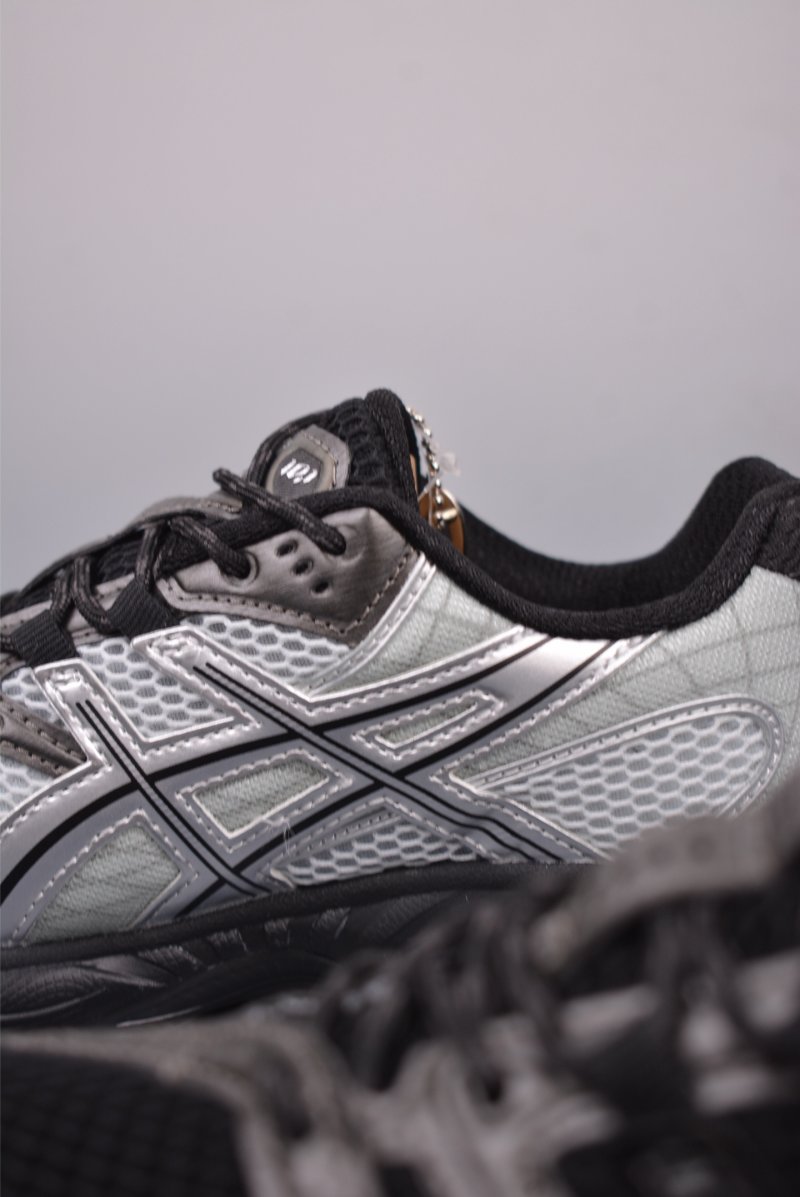 Asics Gel-Kahana Nimbus 10.1 Y2K view