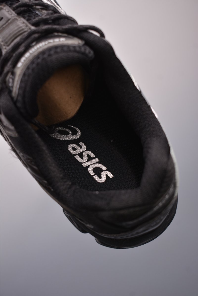 Asics Gel-Kahana Nimbus 10.1 Y2K view