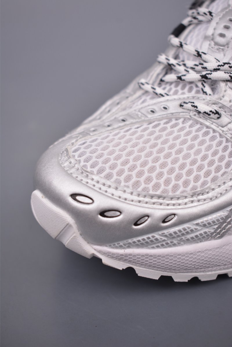 Asics Gel-Kahana Nimbus 10.1 Y2K view
