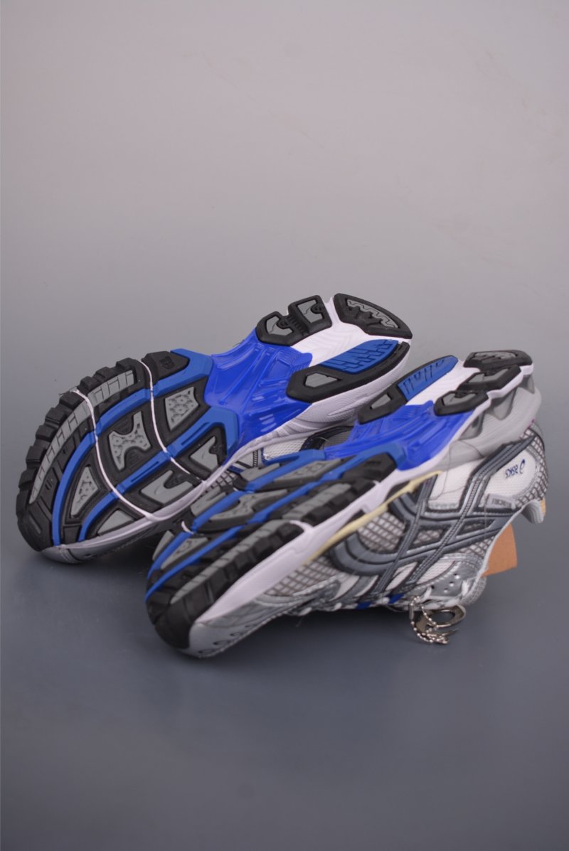Asics Gel-Kahana Nimbus 10.1 Y2K view