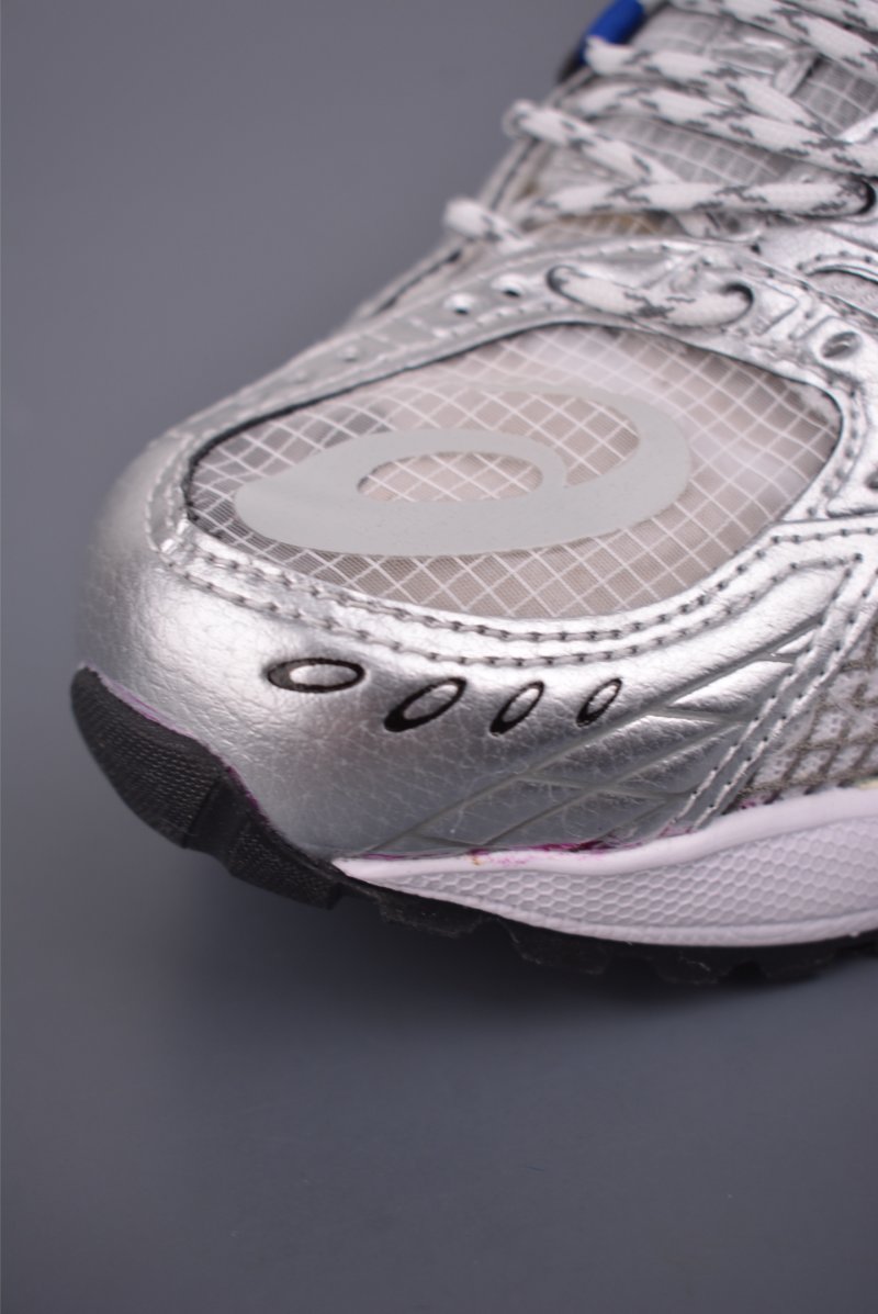 Asics Gel-Kahana Nimbus 10.1 Y2K view