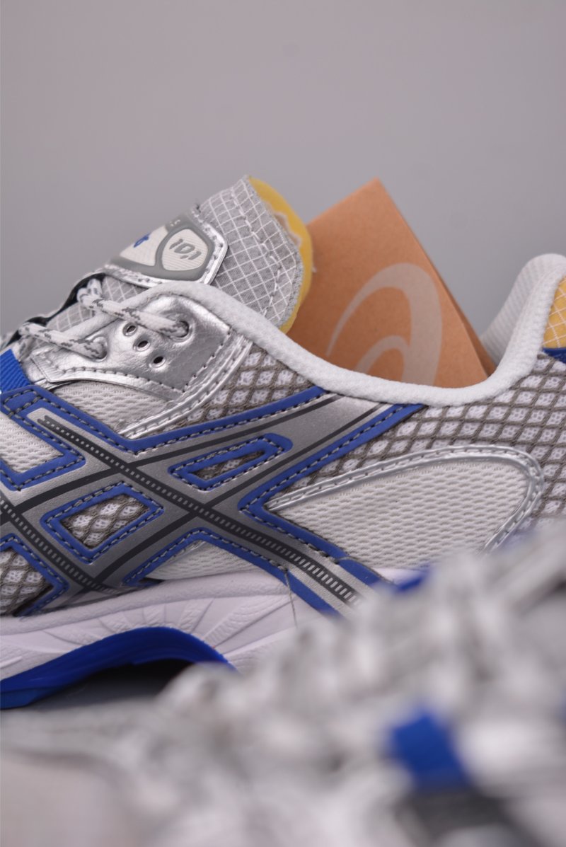 Asics Gel-Kahana Nimbus 10.1 Y2K view