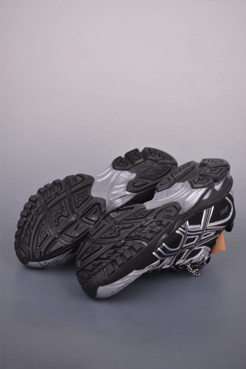 Asics Gel-Kahana Nimbus Y2K view