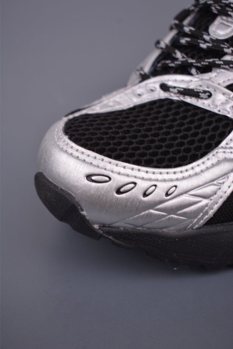 Asics Gel-Kahana Nimbus Y2K view