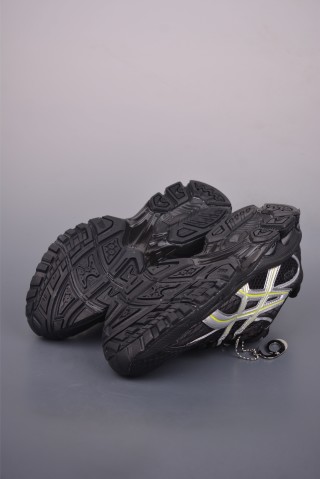 Asics Gel-Kahana Nimbus Y2K view 3