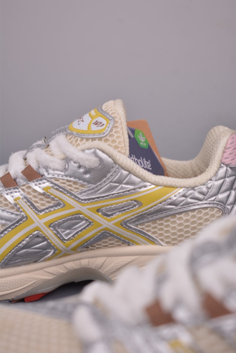 Asics Gel-Kahana Nimbus Y2K view