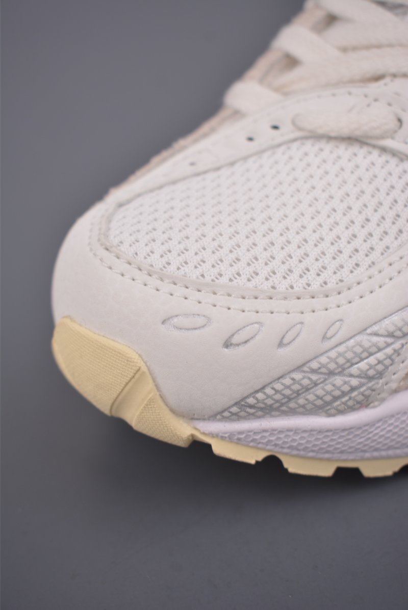 Asics Gel-Kahana Nimbus Y2K view