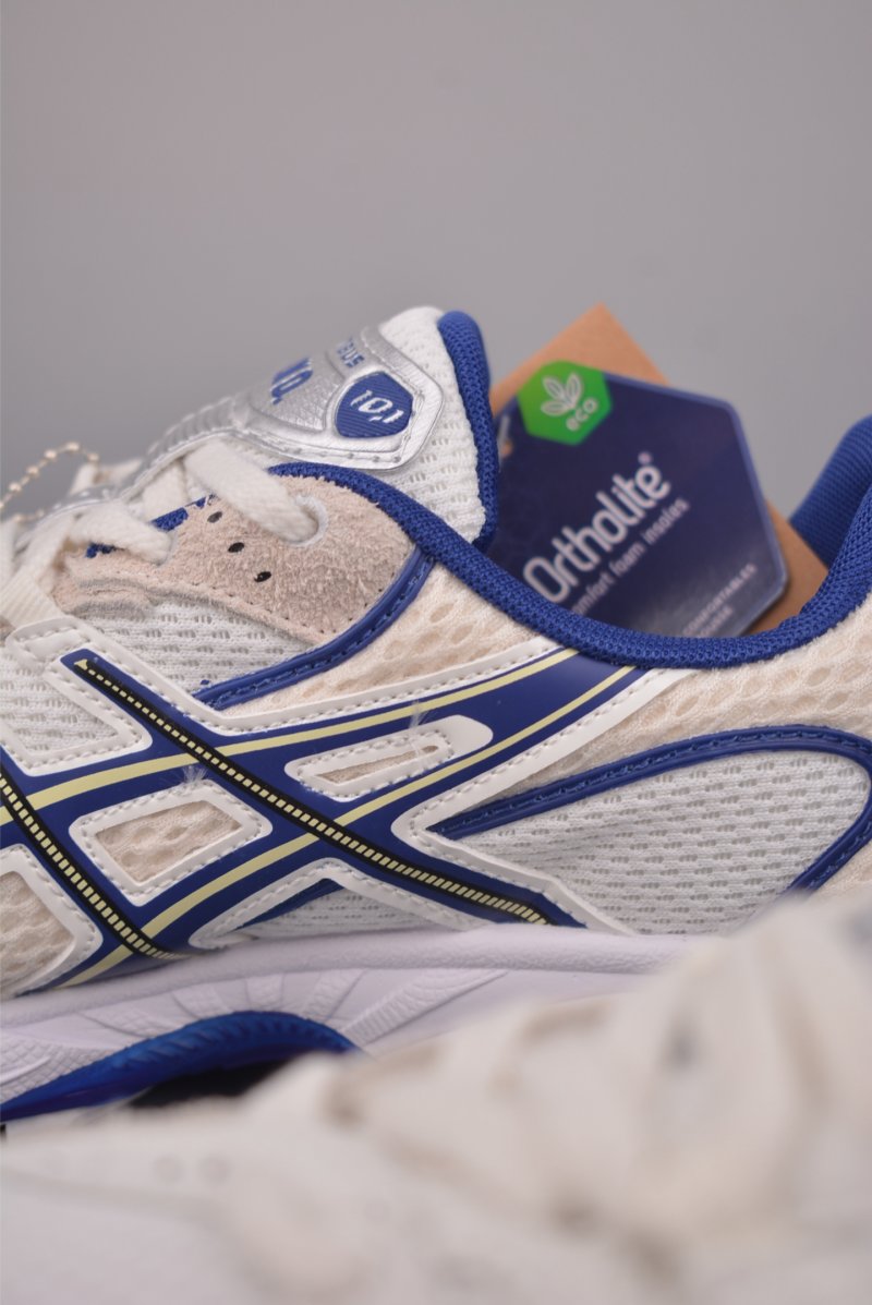 Asics Gel-Kahana Nimbus Y2K view