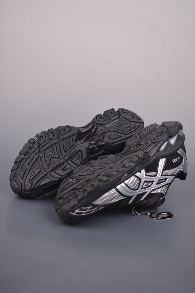 Asics Gel-Kahana Nimbus Y2K view