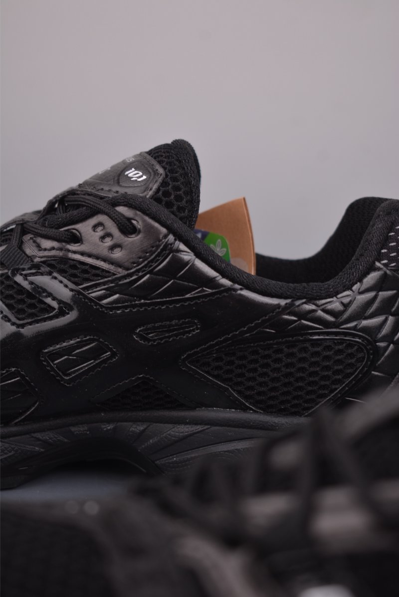 Asics Gel-Kahana Nimbus Y2K view