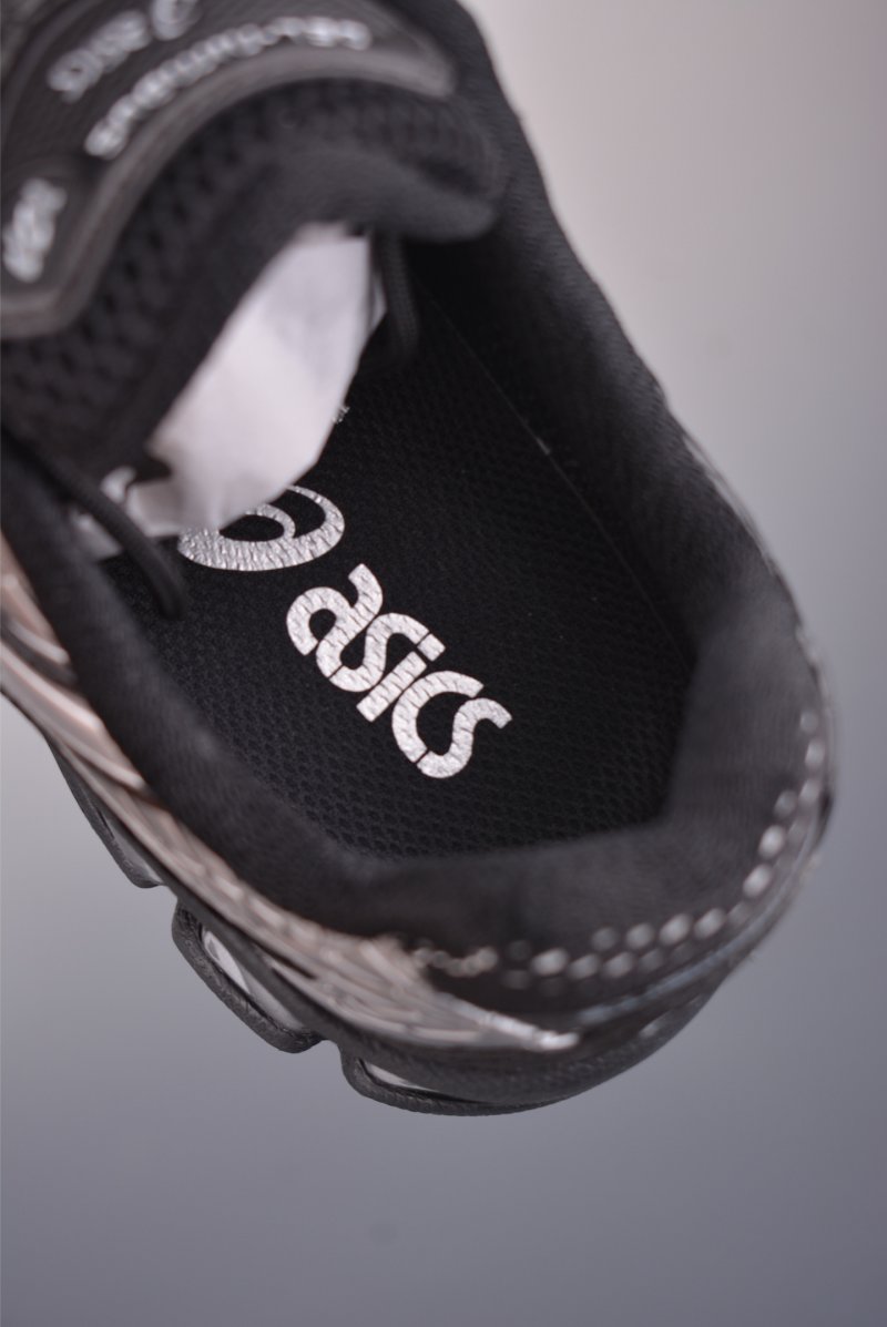 Asics Gel-Kahana Nimbus Y2K view