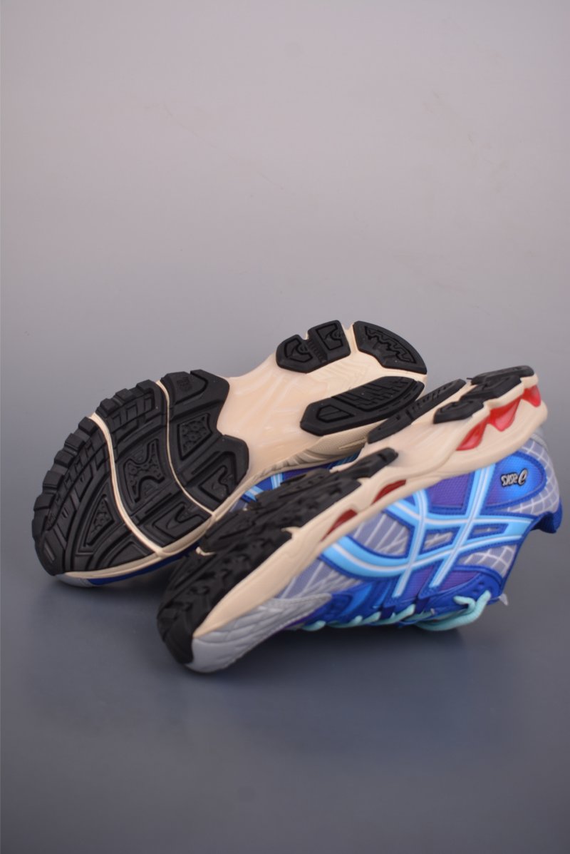 Asics Gel-Kahana Nimbus Y2K view