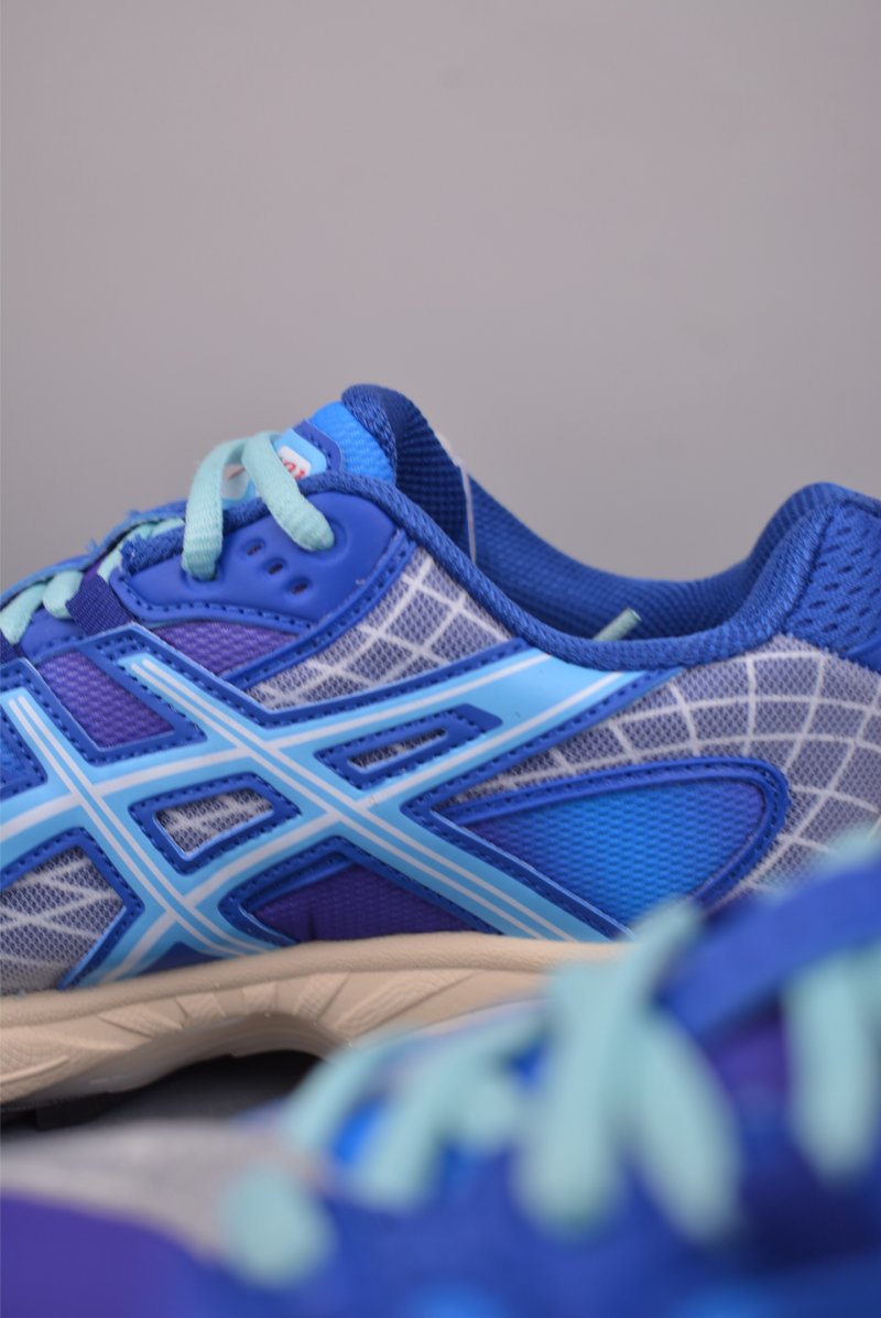 Asics Gel-Kahana Nimbus Y2K view