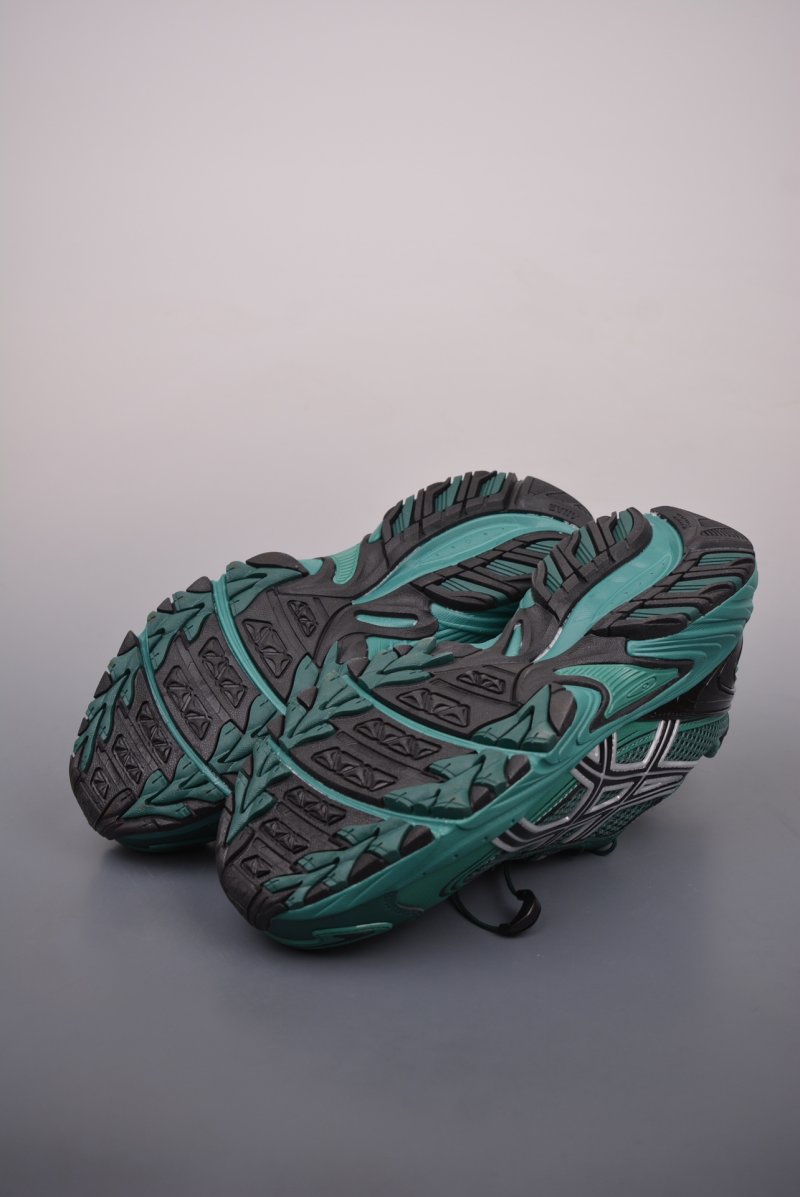 Asics Gel-Kahana TR V4 view