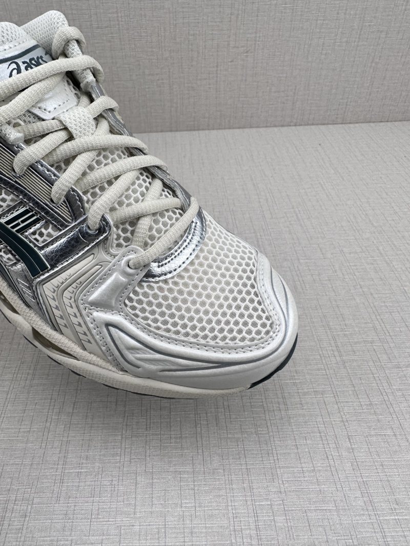 Asics Gel-Kayano 14 view