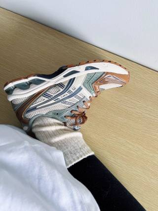 Asics Gel-Kayano 14 view 5