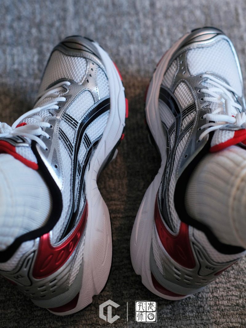 Asics Gel-Kayano 14 view