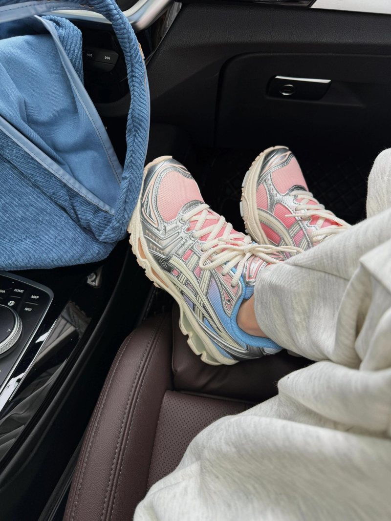 Asics Gel-Kayano 14 view