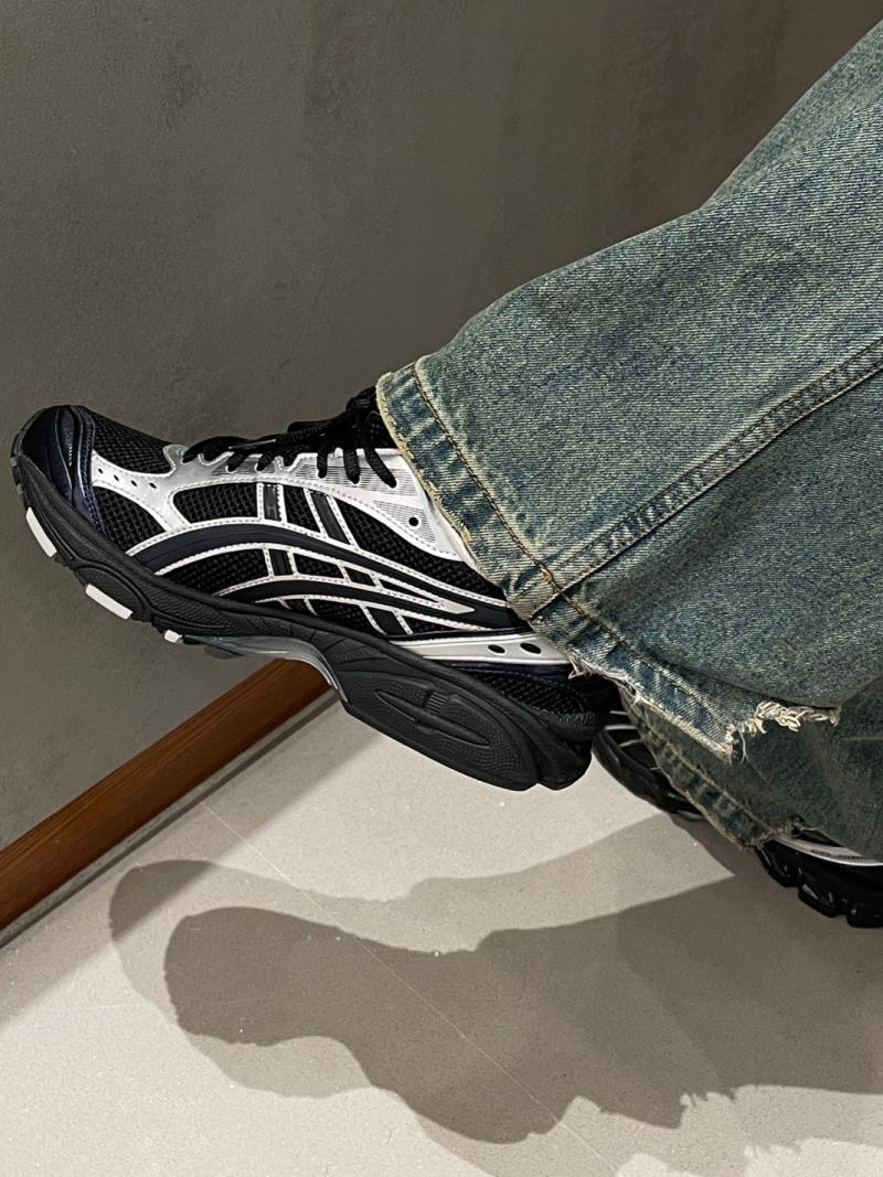 Asics Gel-Kayano 14 view