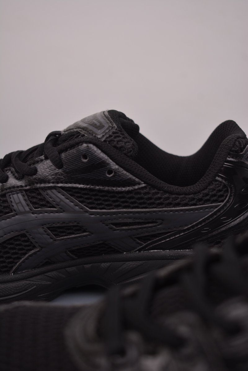 Asics Gel-Kayano 14 view