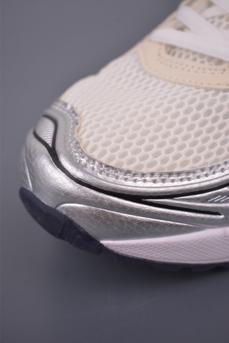 Asics Gel-Kayano 14 view