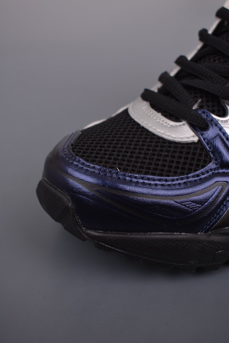 Asics Gel-Kayano 14 view