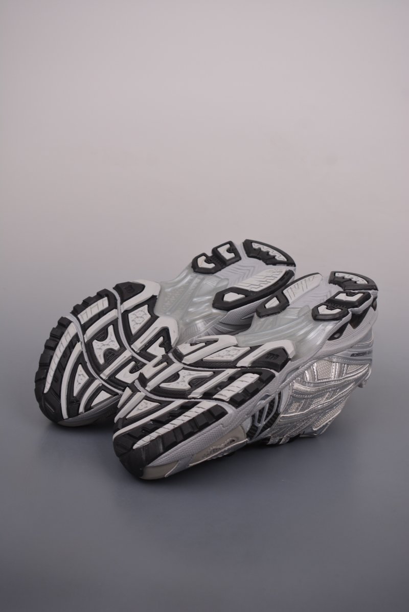 Asics Gel-Kayano Legacy view