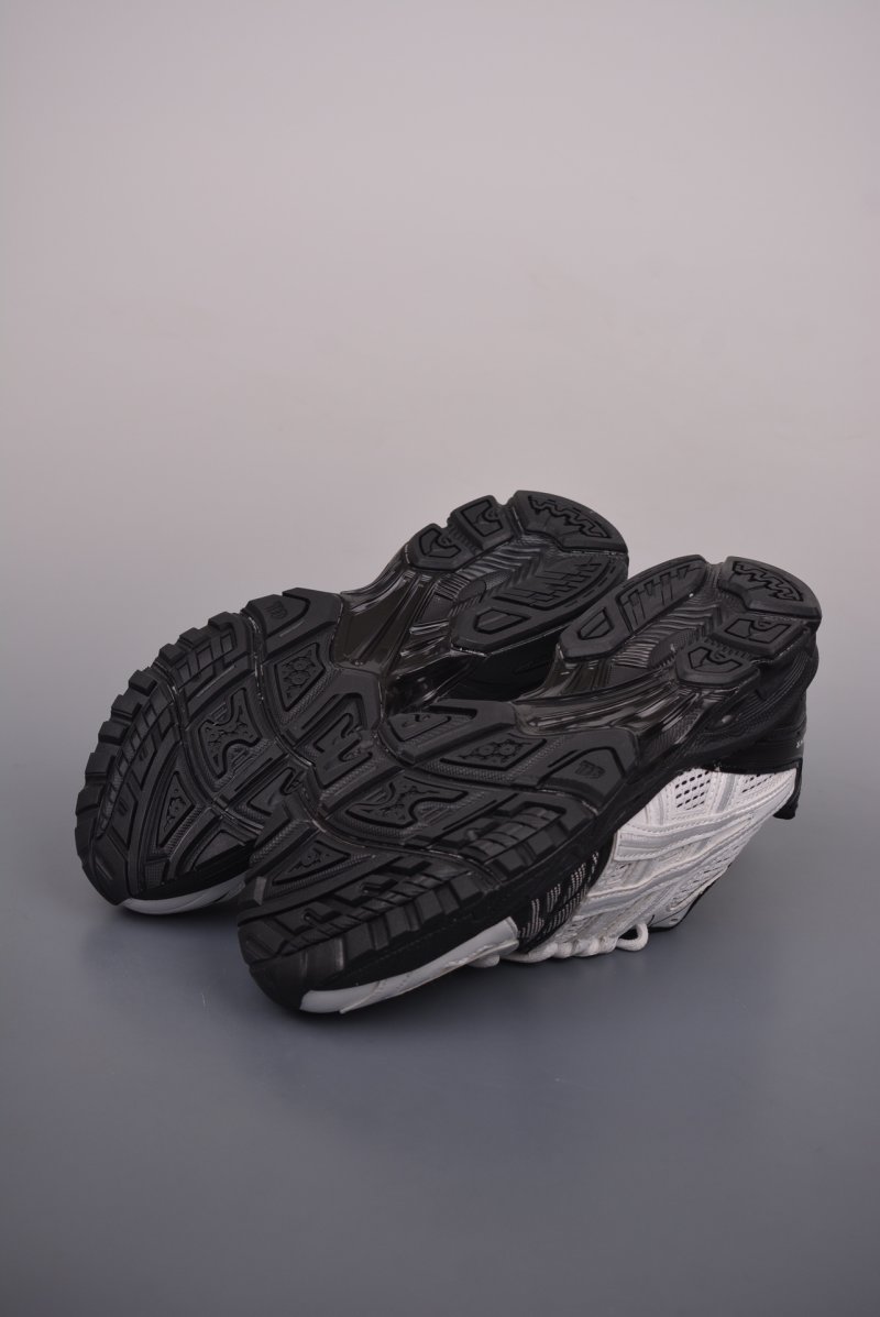 Asics Gel-Kayano Legacy view