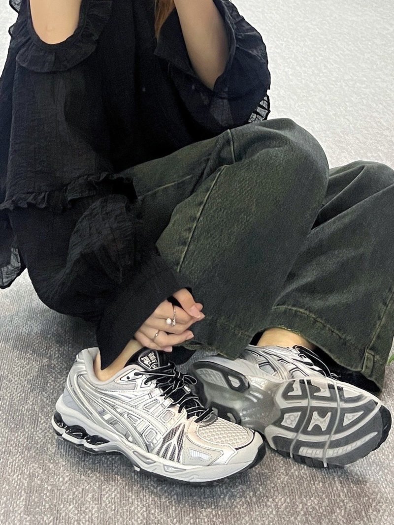 Asics Gel-Kayano Legacy view