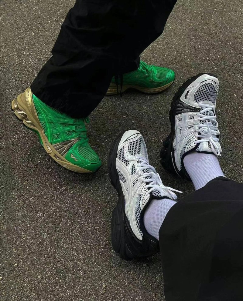 Asics Gel-Kayano Legacy view