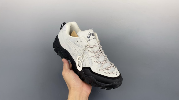 Asics Gel-Pickax view 1