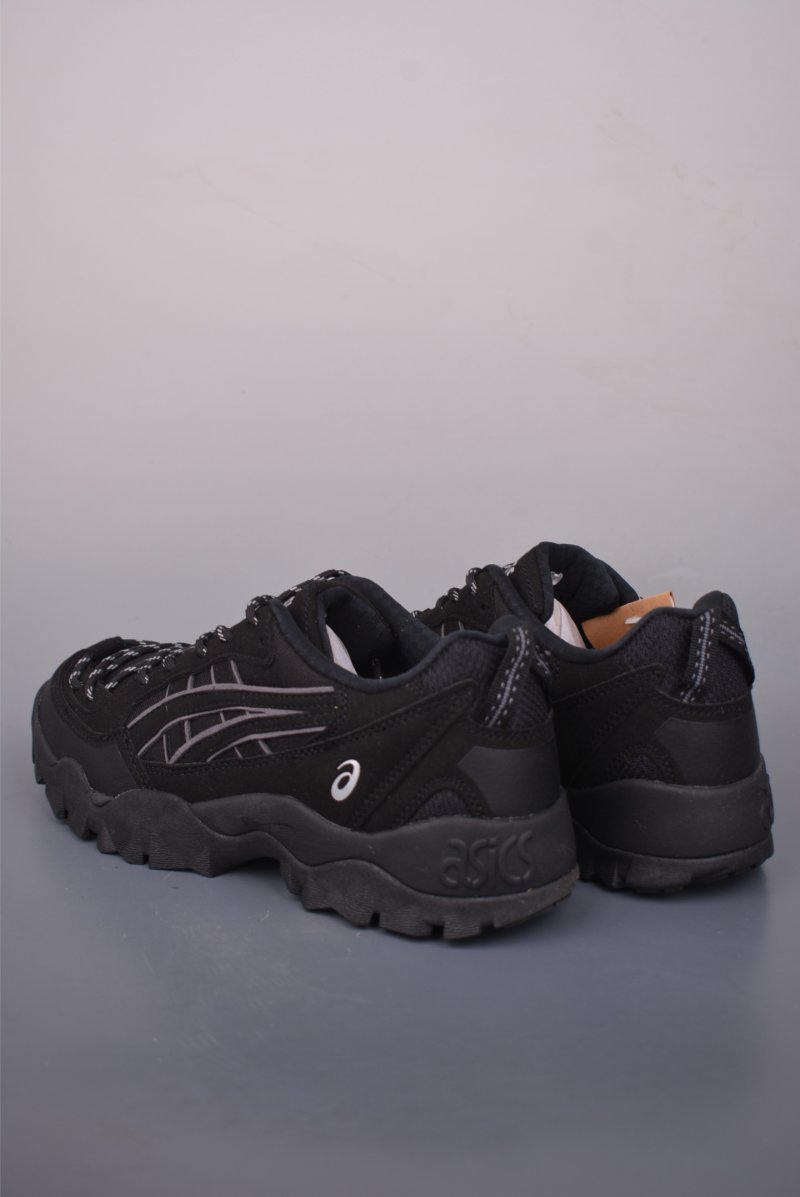 Asics Gel-Pickax view
