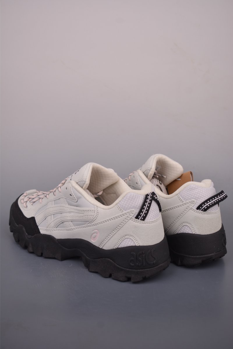 Asics Gel-Pickax view