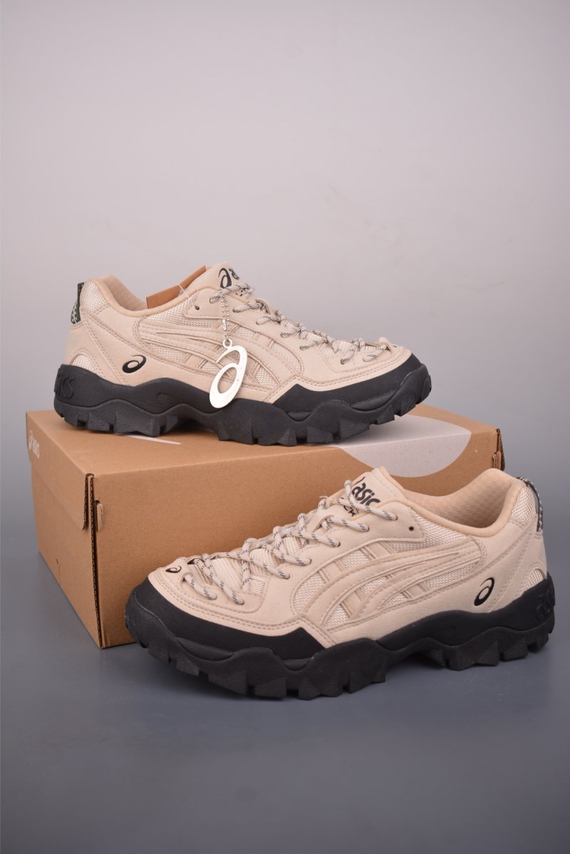 Asics Gel-Pickax view