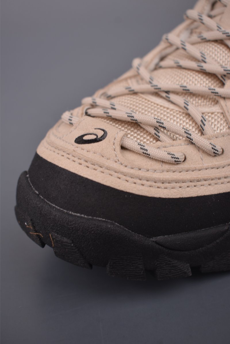 Asics Gel-Pickax view