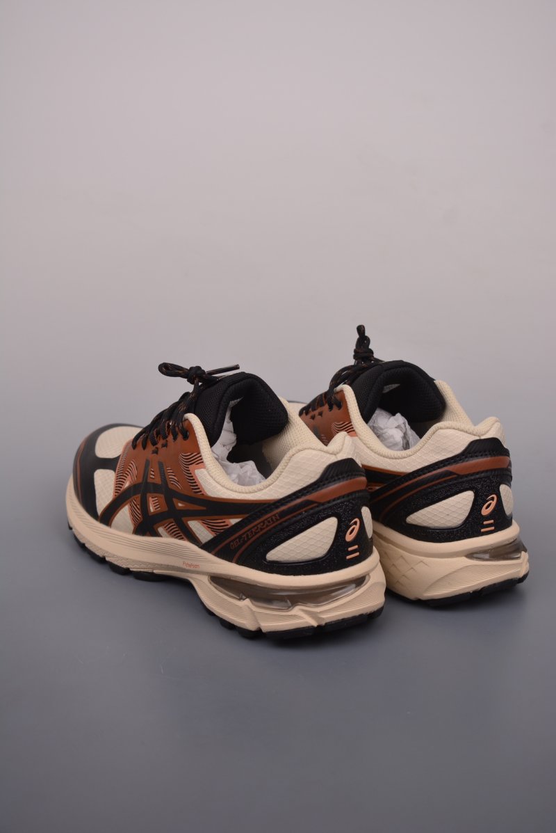 Asics Gel-Terrain view