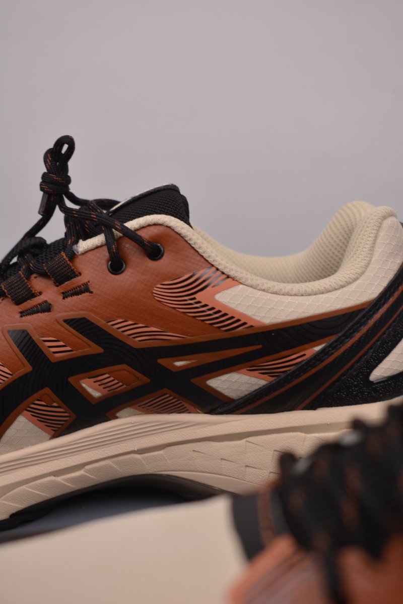 Asics Gel-Terrain view