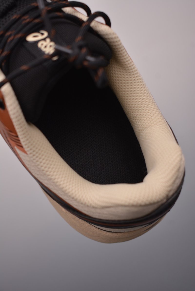 Asics Gel-Terrain view