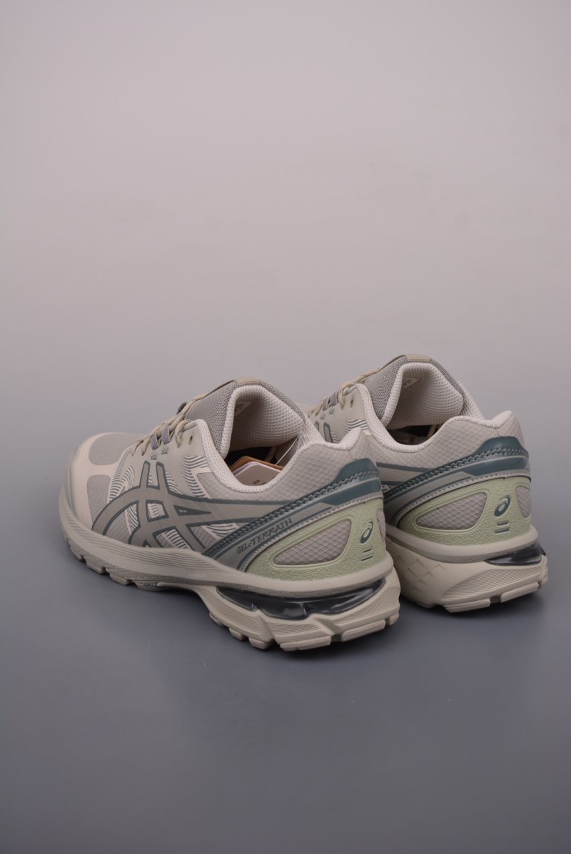 Asics Gel-Terrain view