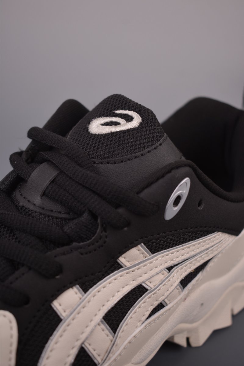 Asics Gel-Truck view