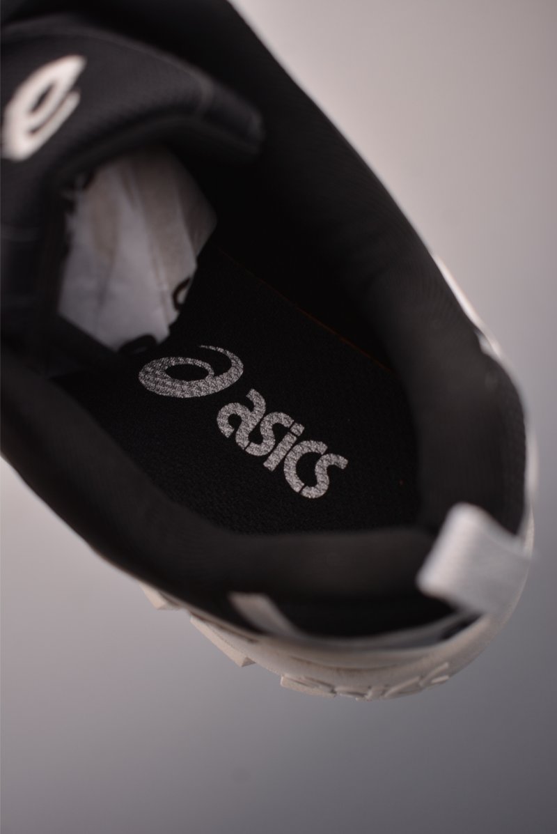 Asics Gel-Truck view